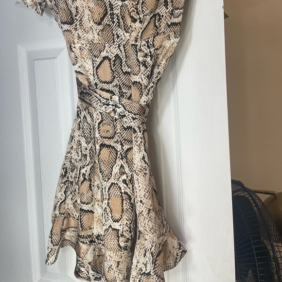 Snake skin print faux wrap dress - Picture 5 of 7